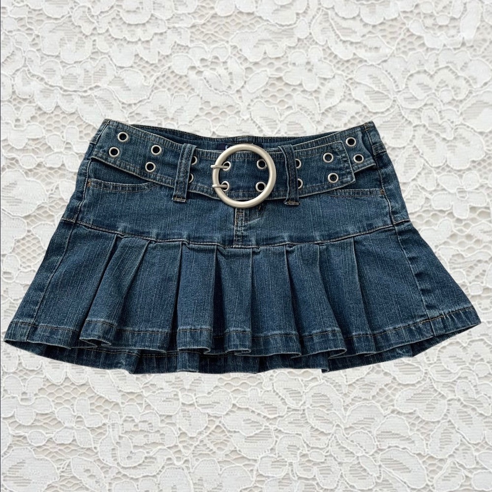 vintage angels y2k denim mini skirt w/ built in circle buckle grommet belt